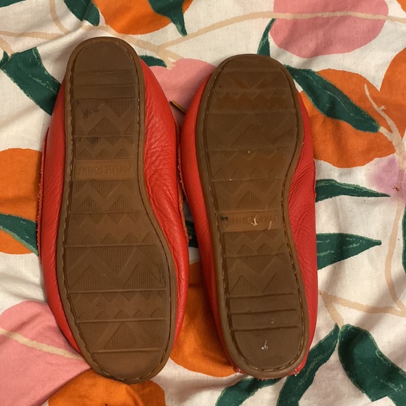 Minnetonka red - Picture 2 of 3